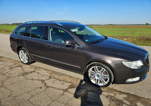 Skoda Superb cena 27900 przebieg: 301871, rok produkcji 2010 z Starogard Gdański małe 466